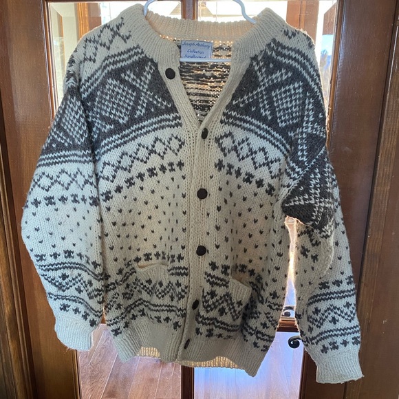 Hand Knitted in Nepal 100% Wool Cardigan By The Joseph Anthony Collection - Picture 1 of 3